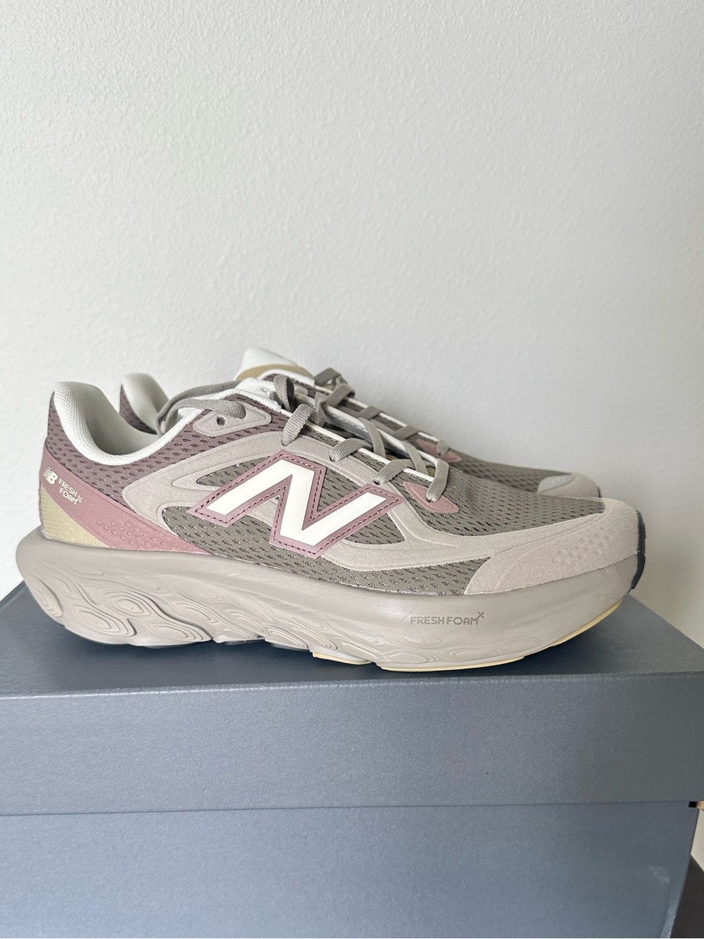 New Balance Unisex Fresh Foam X Running UTRNAC Beige Neutral Women’s size 9 - Picture 1 of 6
